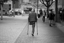 Auckland City street photo, Queent St, black and white